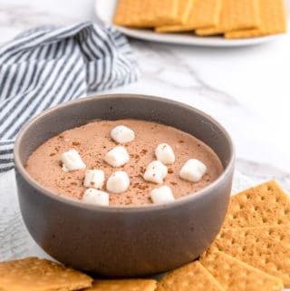 hot cocoa dip with graham crackers for dipping