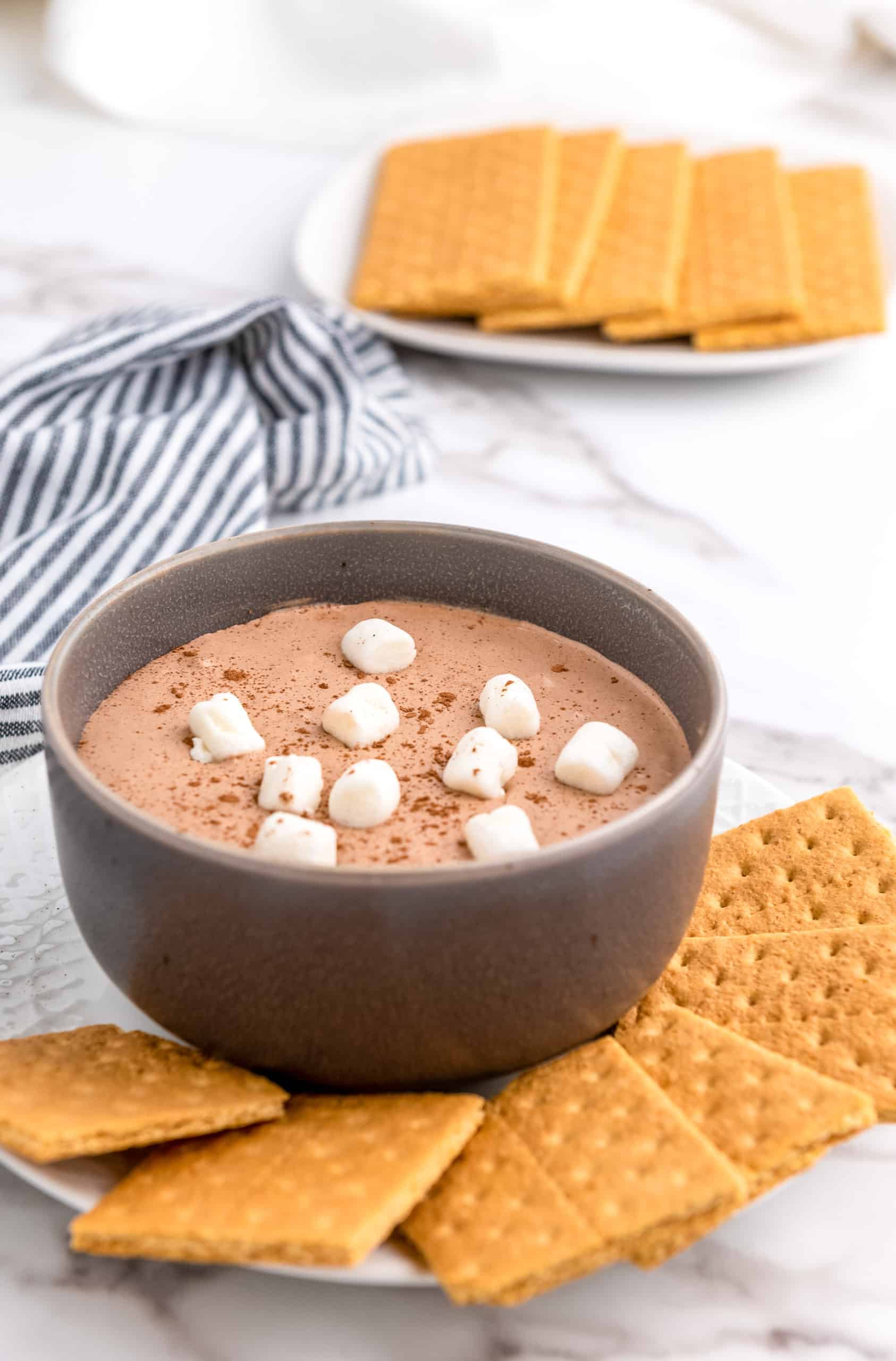 hot cocoa dip with graham crackers for dipping