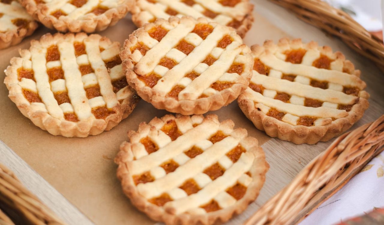 Apple pies