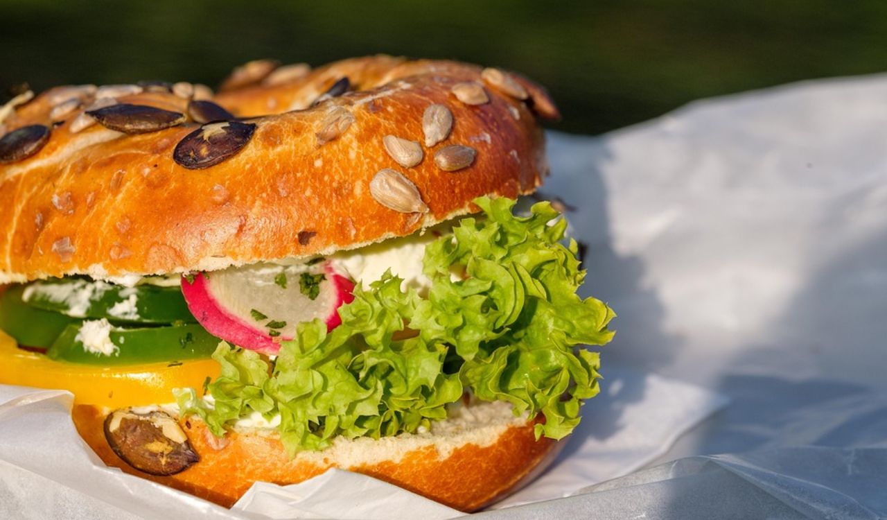 Bagel bun snack