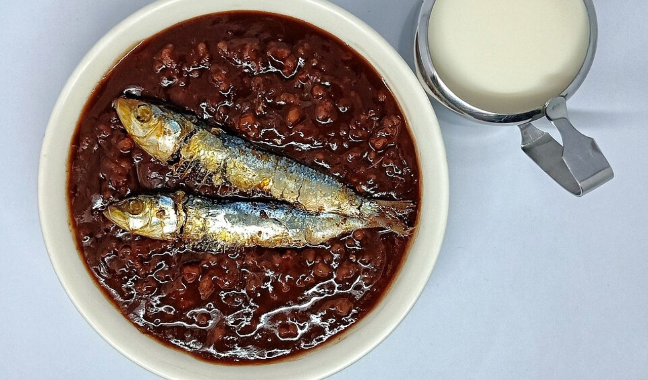 Champorado, dried fish, milk