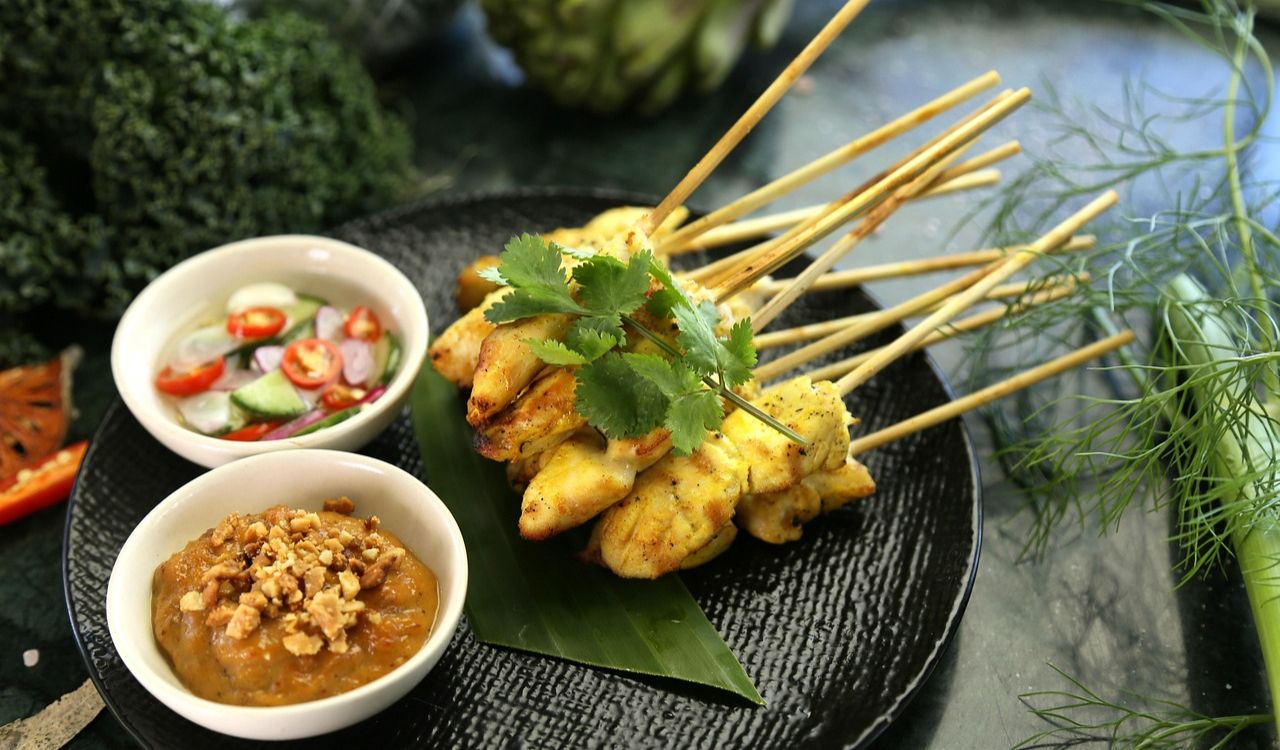 Chicken satay with peanut sauce
