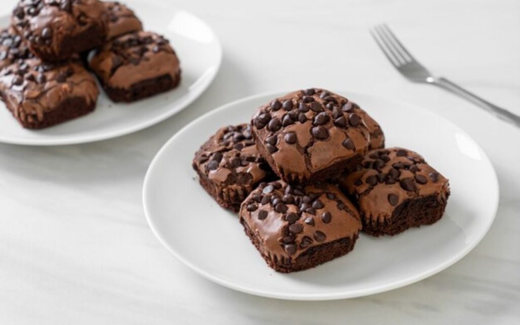 Chocolate-stuffed brownie bites topped with chocolate chips