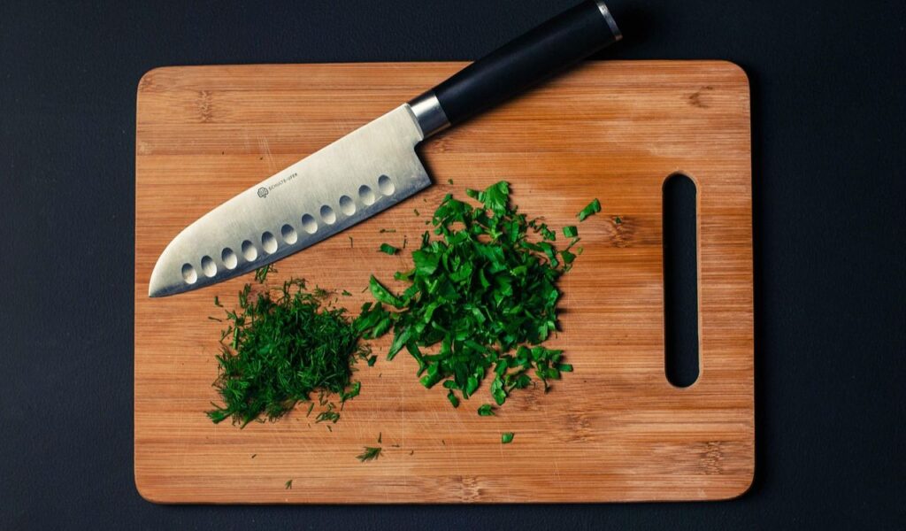 Cutting board, Knife, Chopped image.