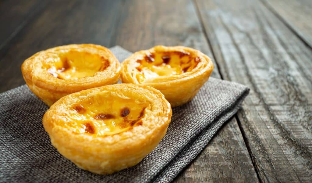 Egg tart on wood.