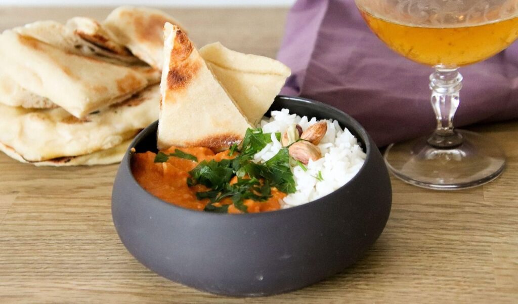 Naan, Butter chicken, Indian food image.