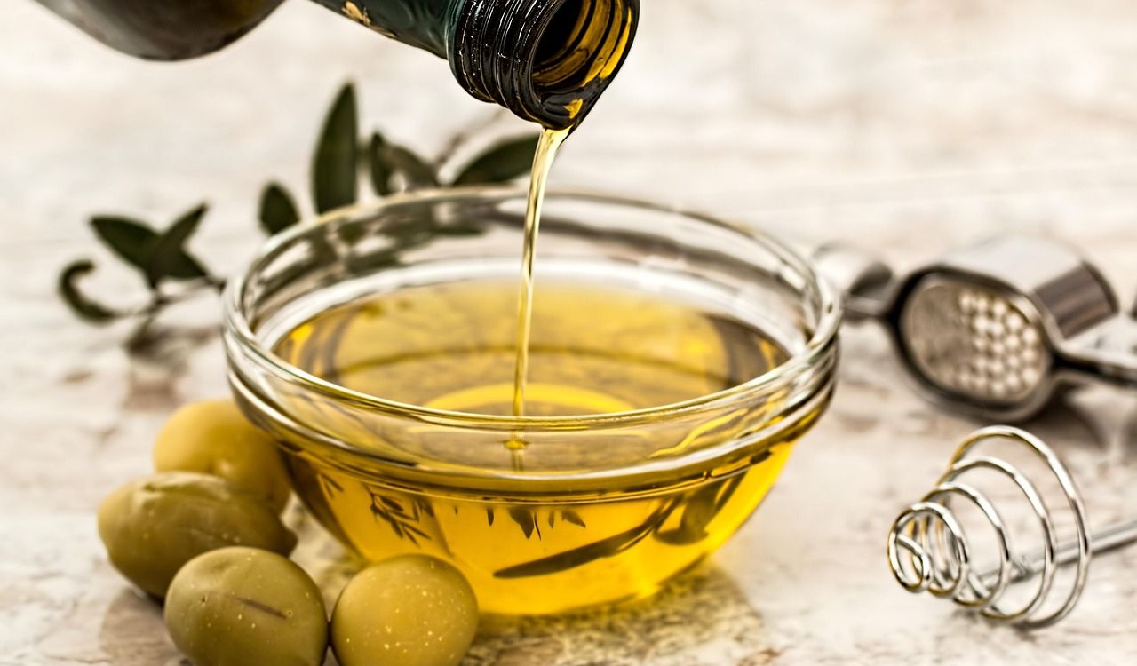 Olive oil, Olives, Food image.