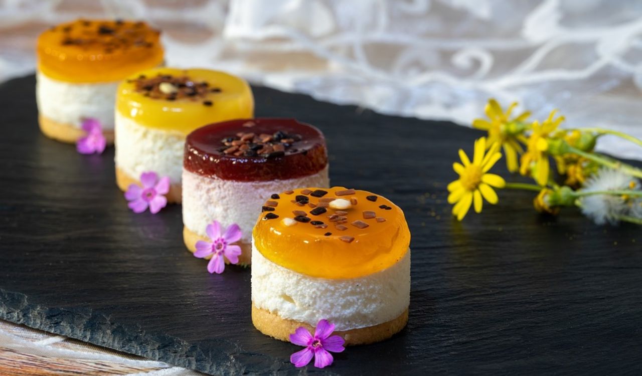 Quark tart, Fruit level, Dessert image.