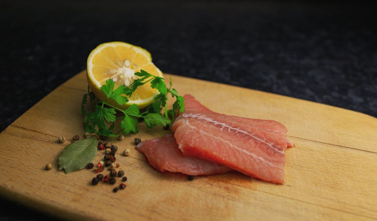 Raw fish and lemon