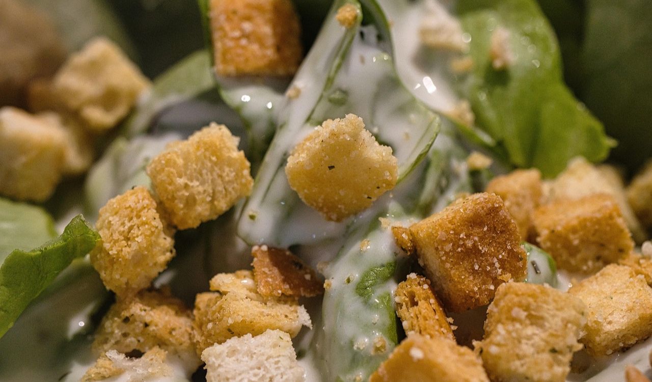Salad, Croutons, Vegetables image.