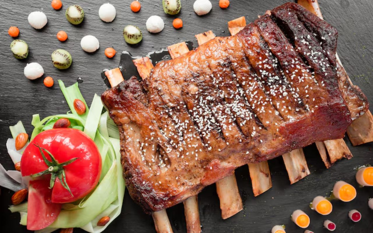 Grilled short ribs with sesame seeds and vegetables