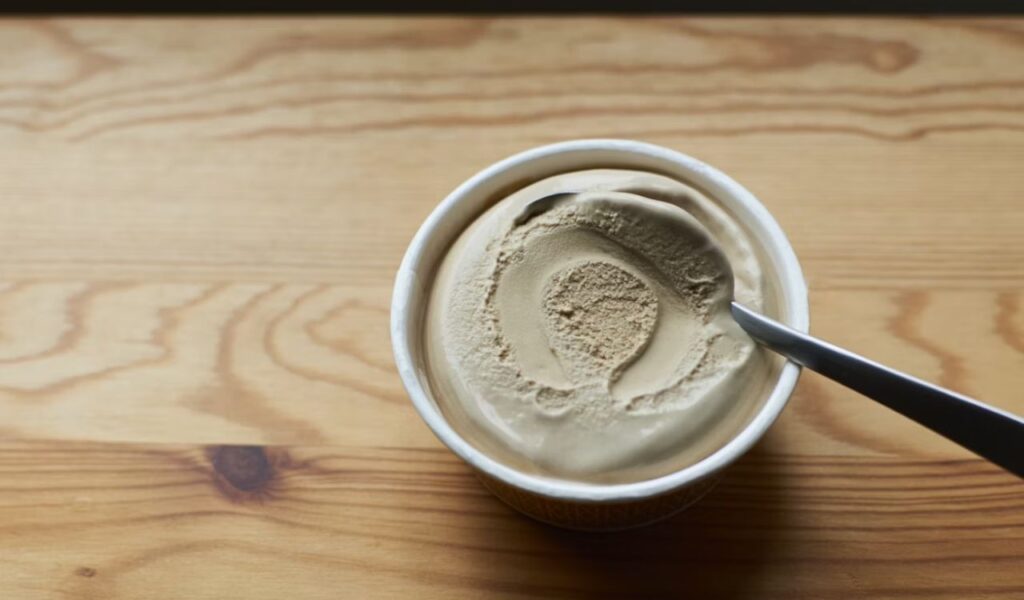 White ceramic cup with ice cream