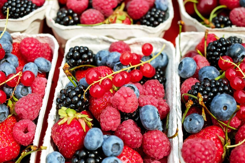 Fresh-cut fruit tray with mixed fruit