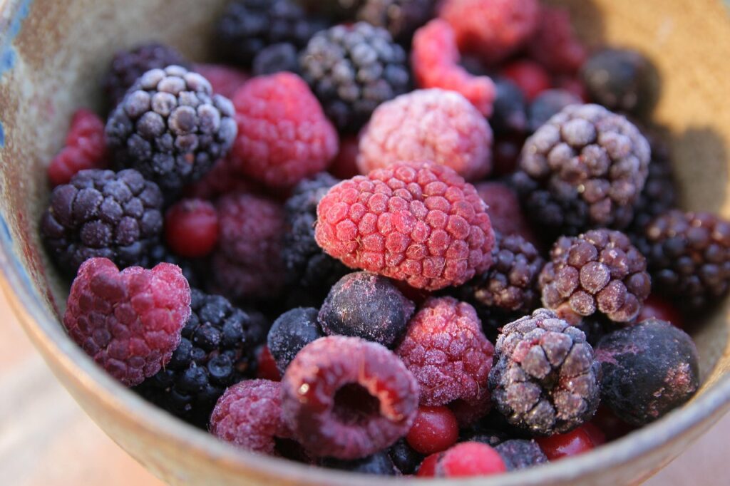 Berry, Frozen, Nearby image.