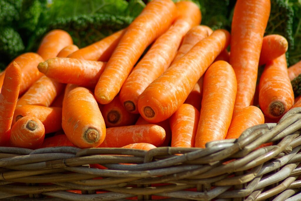 Carrots, Basket, Vegetables image.