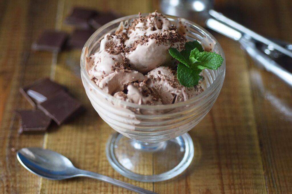 Chocolate ice cream, Homemade ice cream, Ice cream with chocolate image.