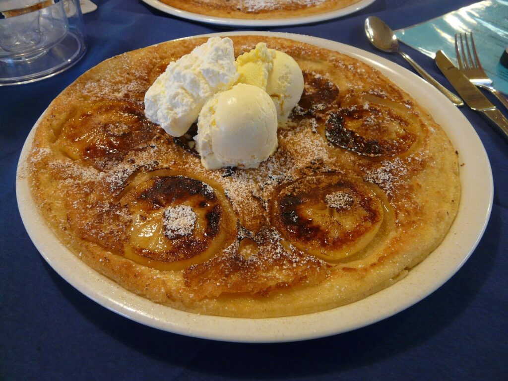 Apple crumb pie with a scoop of vanilla ice cream