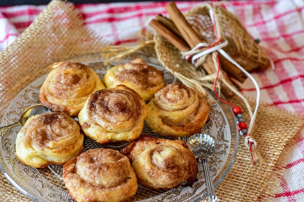 Pastries, Cinnamon rolls, Bread image.