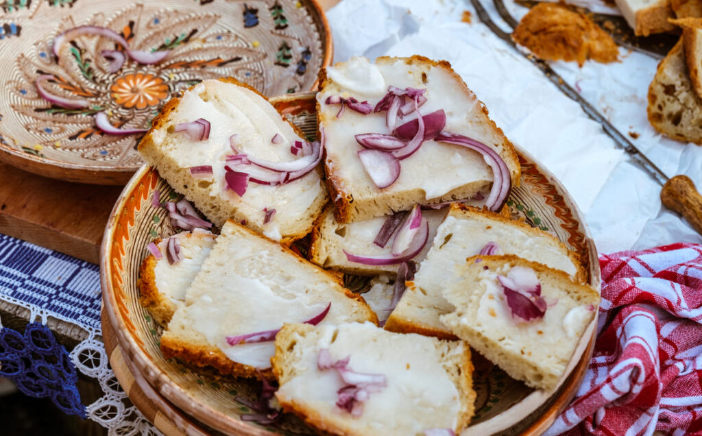 slices of bread greased with lard and onion on top