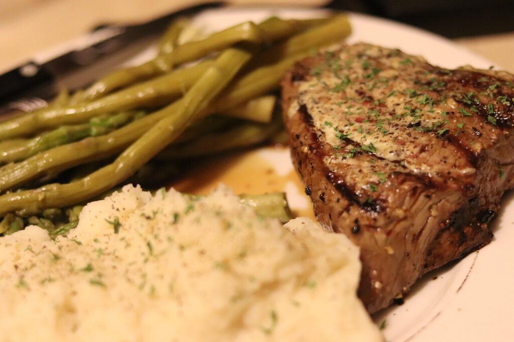 Steak with Garlic Mashed Potatoes