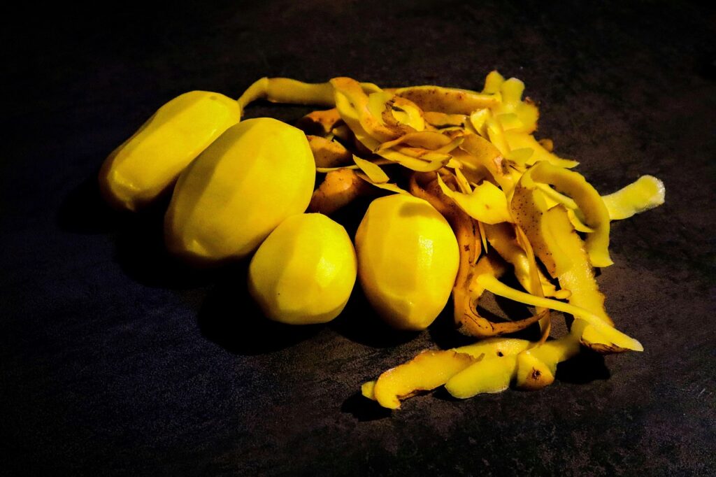 Vegetables, Potatoes, Potato peels image.