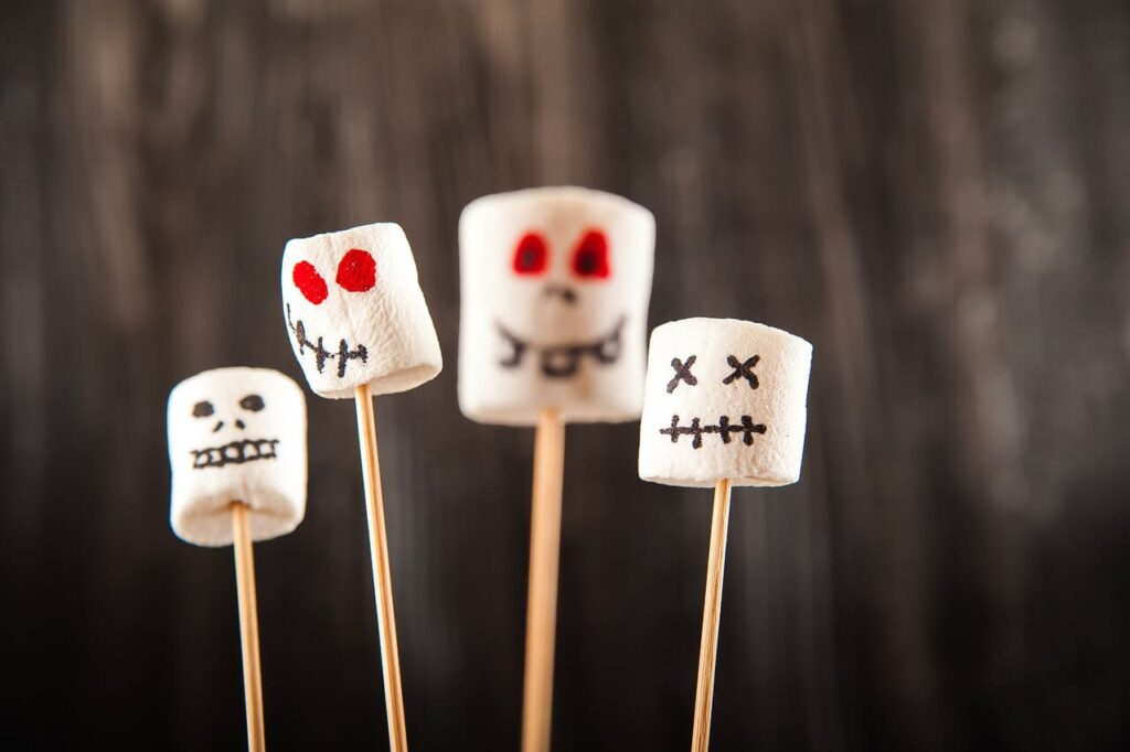  Ghostly Marshmallow Pops