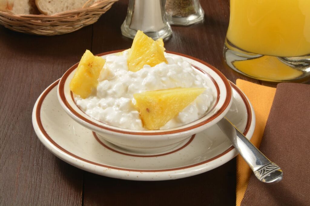 A bowl of cottage cheese with fresh pineapple