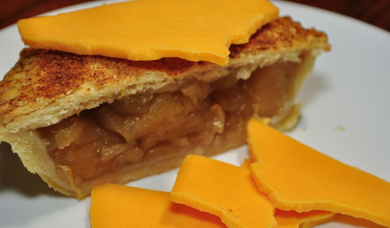 Apple pie with cheese
