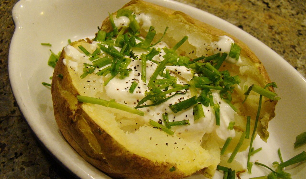 Baked potato with sour cream