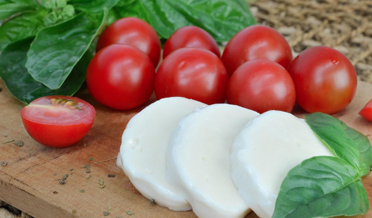 Caprese- Tomatoes, Basil, Mozzarella