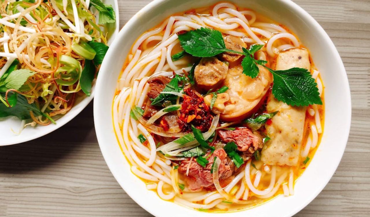 Chili oil and noodles