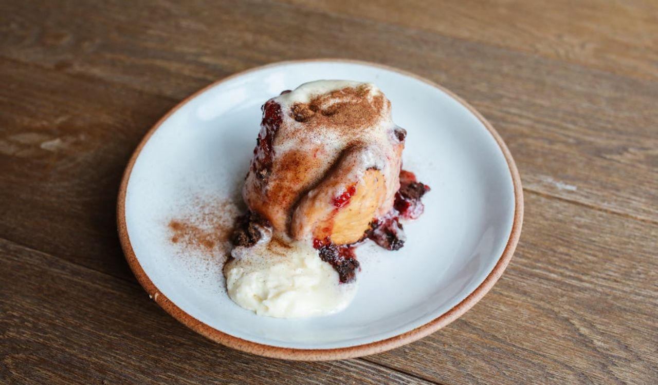 Cinnamon roll with berries