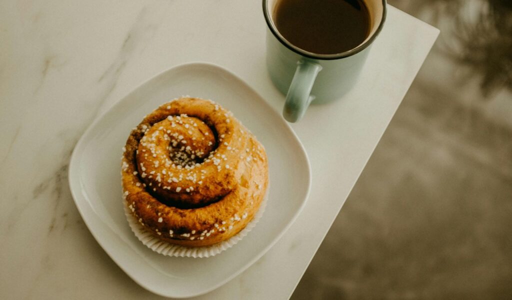 Cinnamon roll with nuts