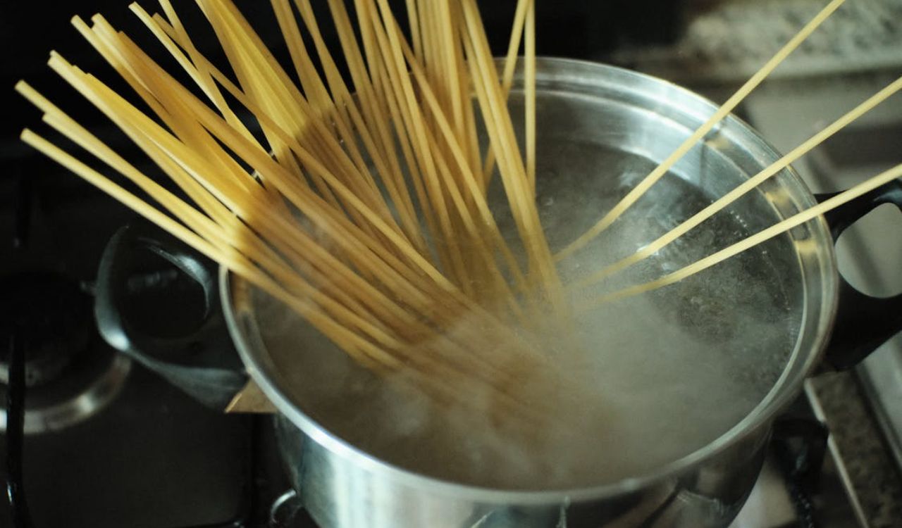 Cooking linguine pasta