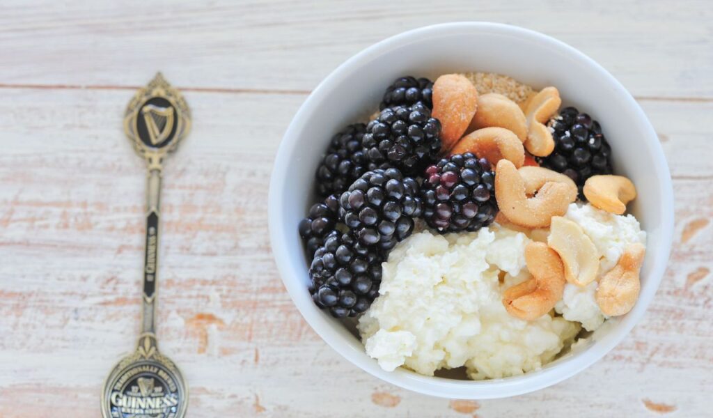 Cottage cheese, fruits, and cashew