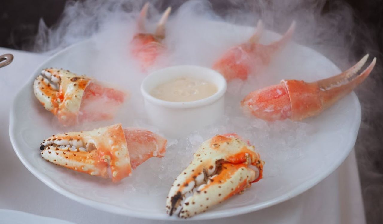 Crab legs with dip