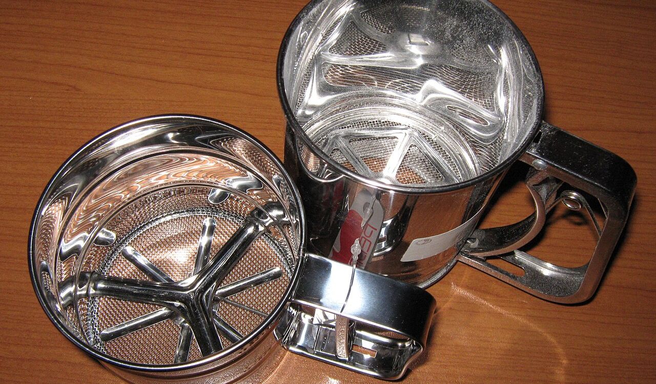 Flour sifter