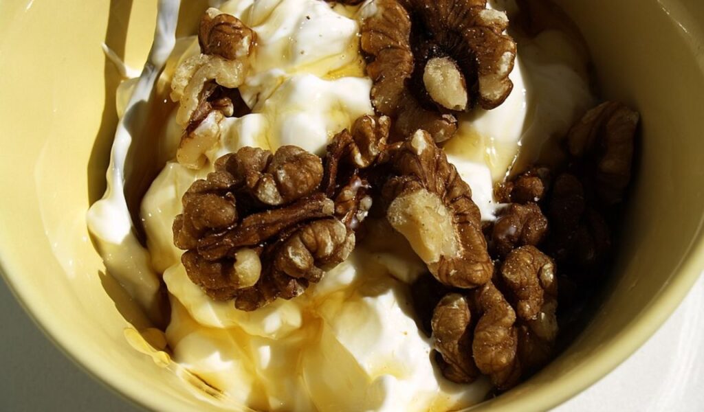 Greek yogurt with honey and walnuts