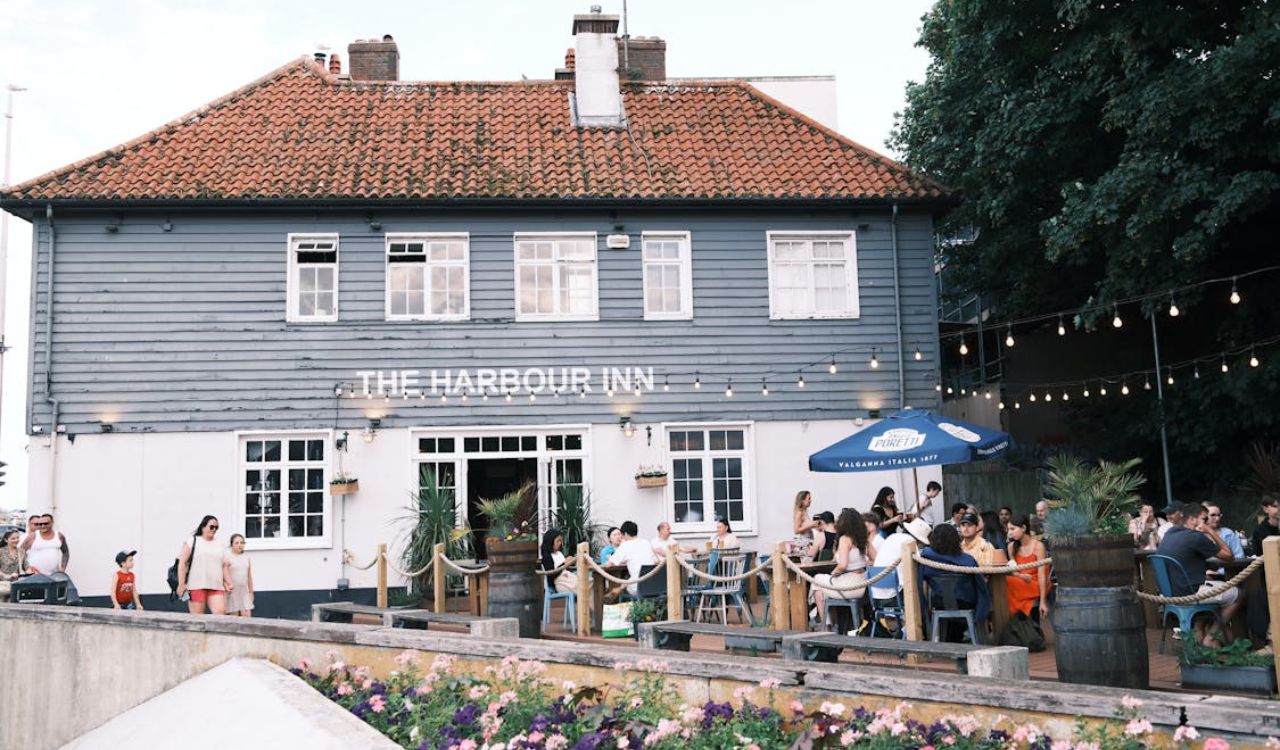 Harbour inn outdoor dining experience