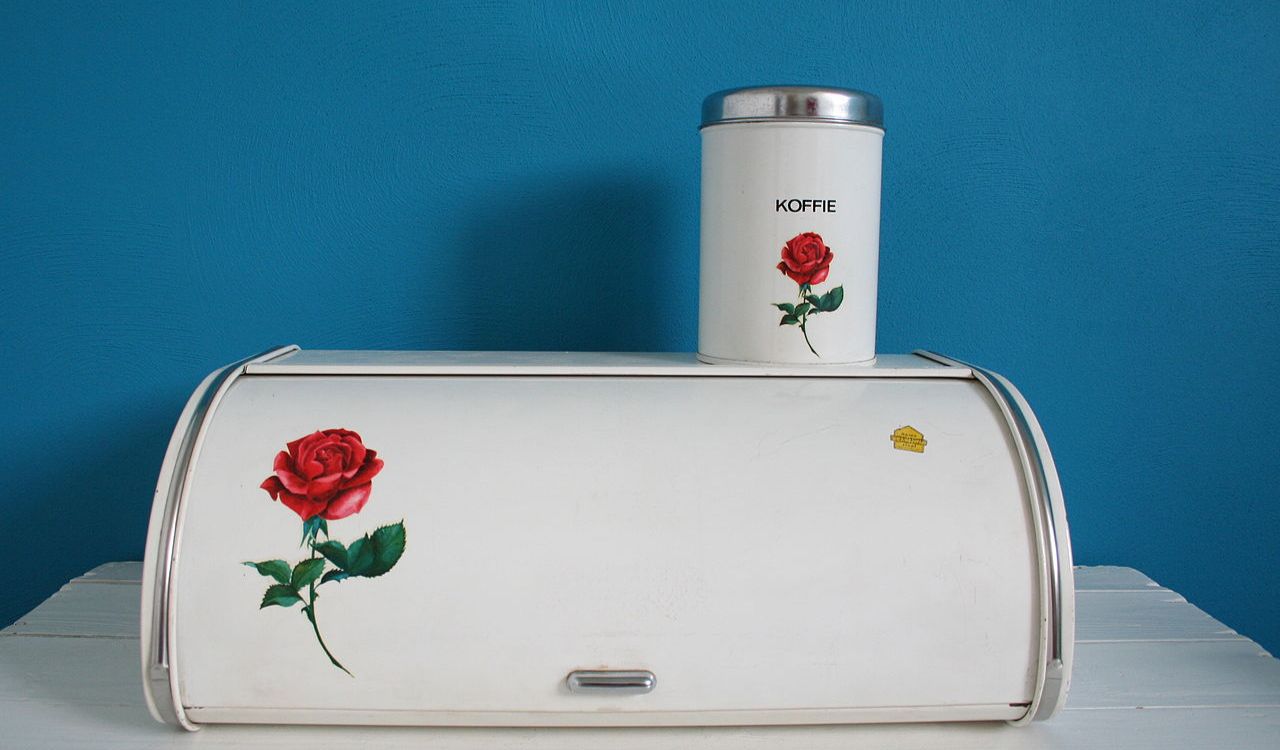 Metal bread box