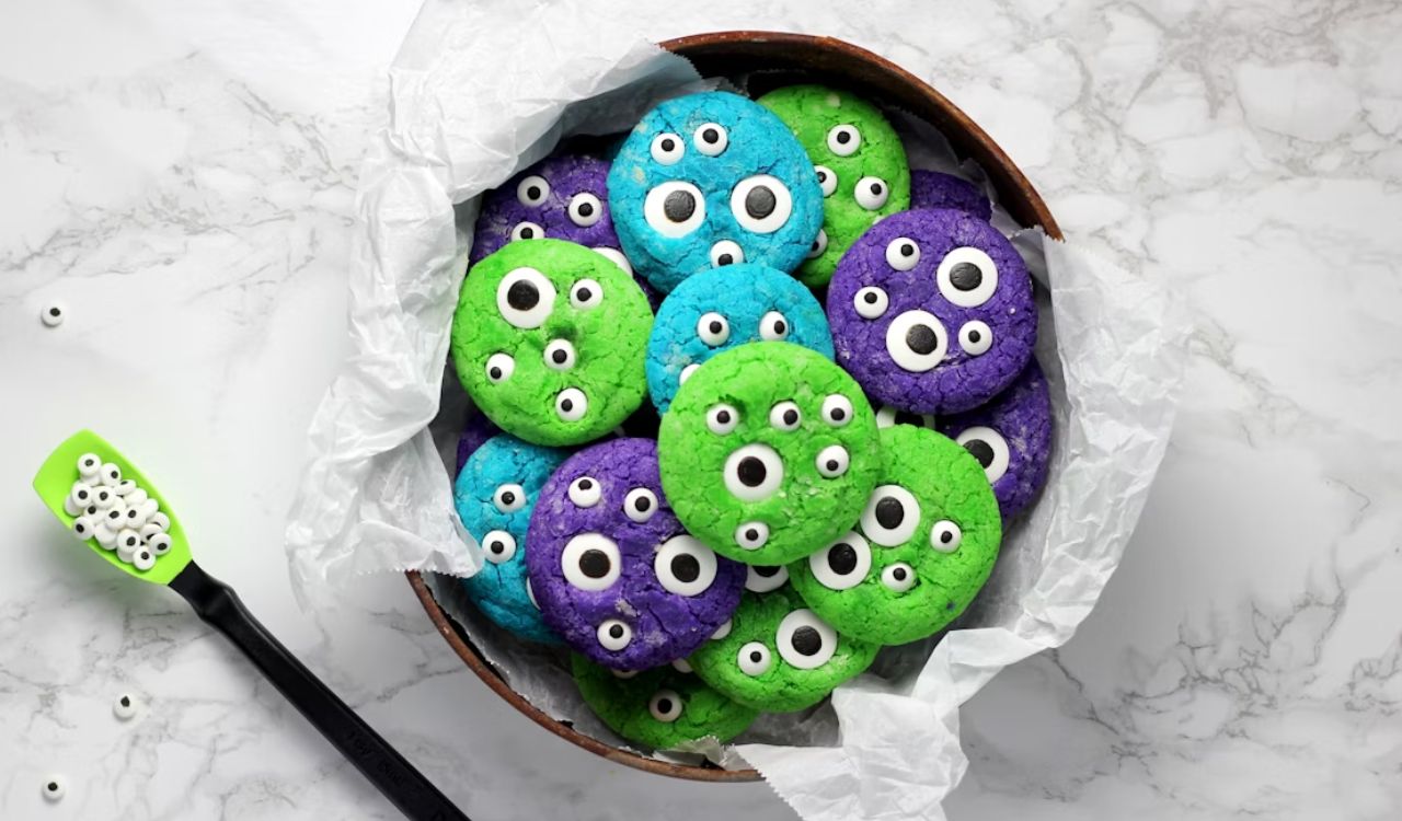 Monster eye cookies