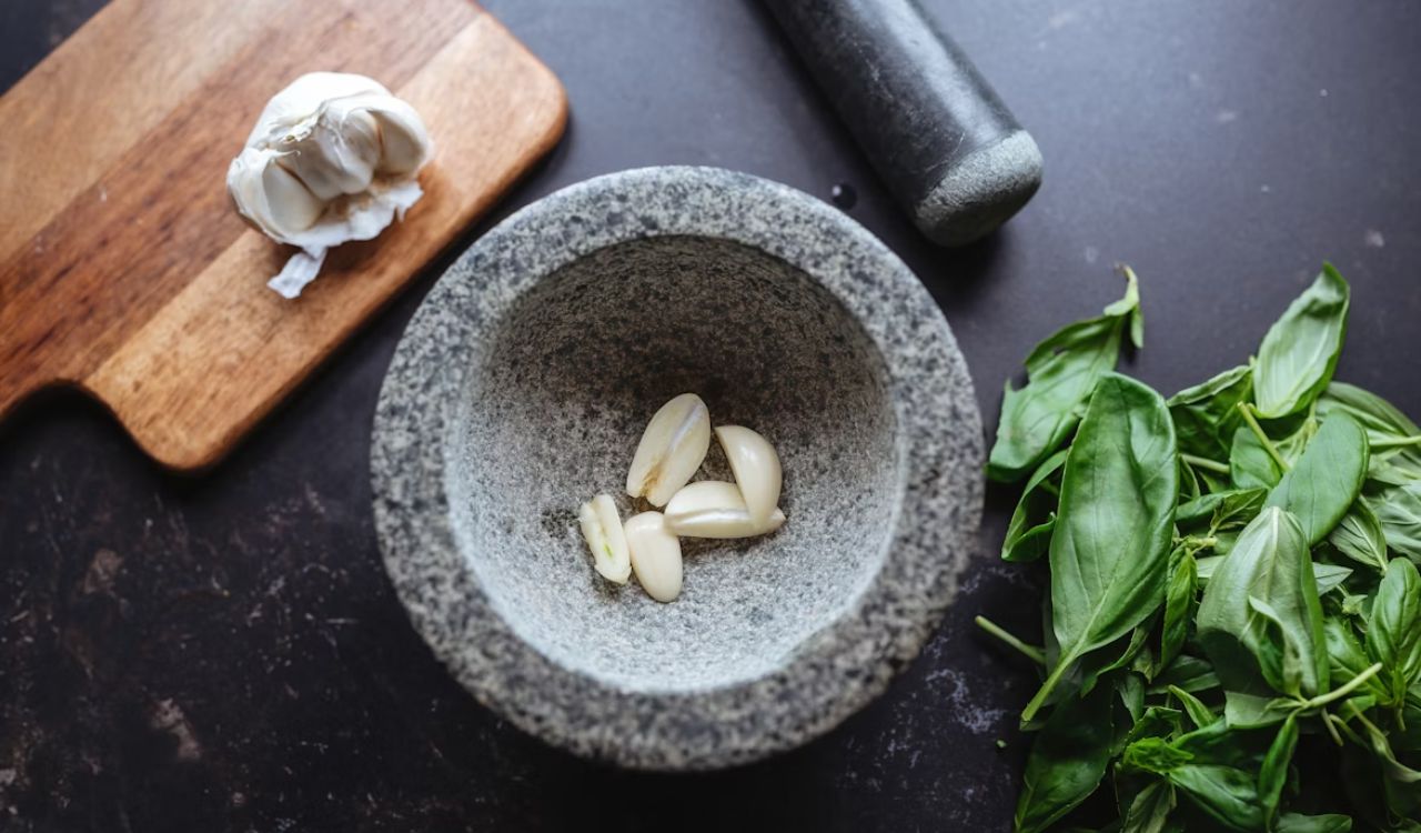 Peeled garlic cloves