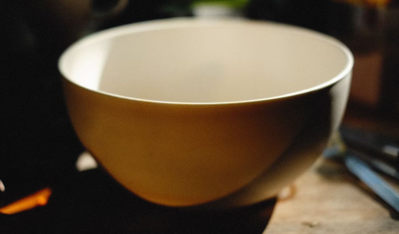 Pyrex mixing bowl