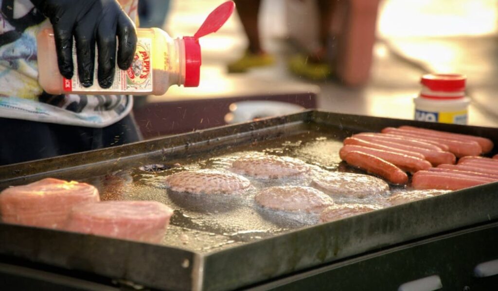 Seasoning burger patties