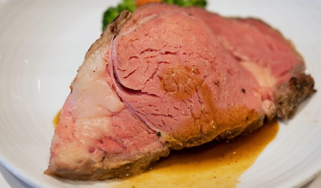 Sliced prime rib