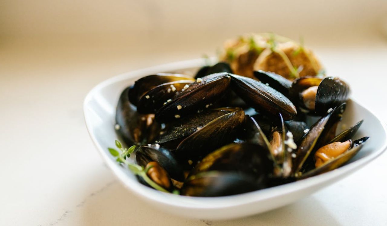 Steamed mussels