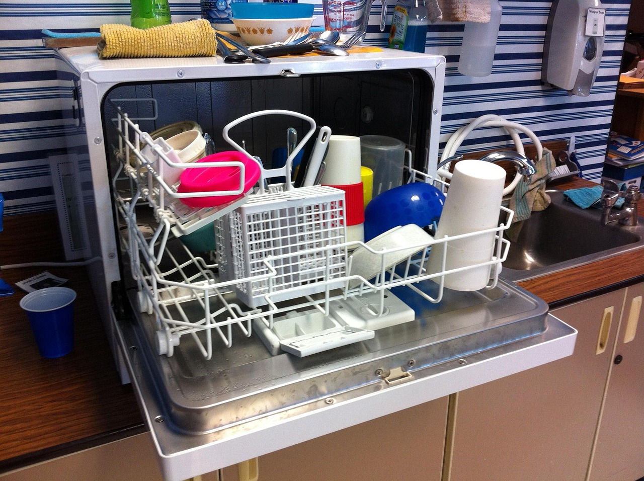 The Right Way to Load and Get the Best Clean on your Utensils from A Dishwasher