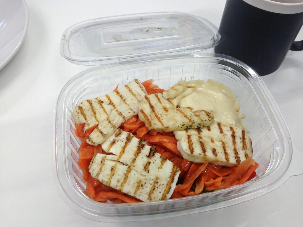 Halloumi with salad 