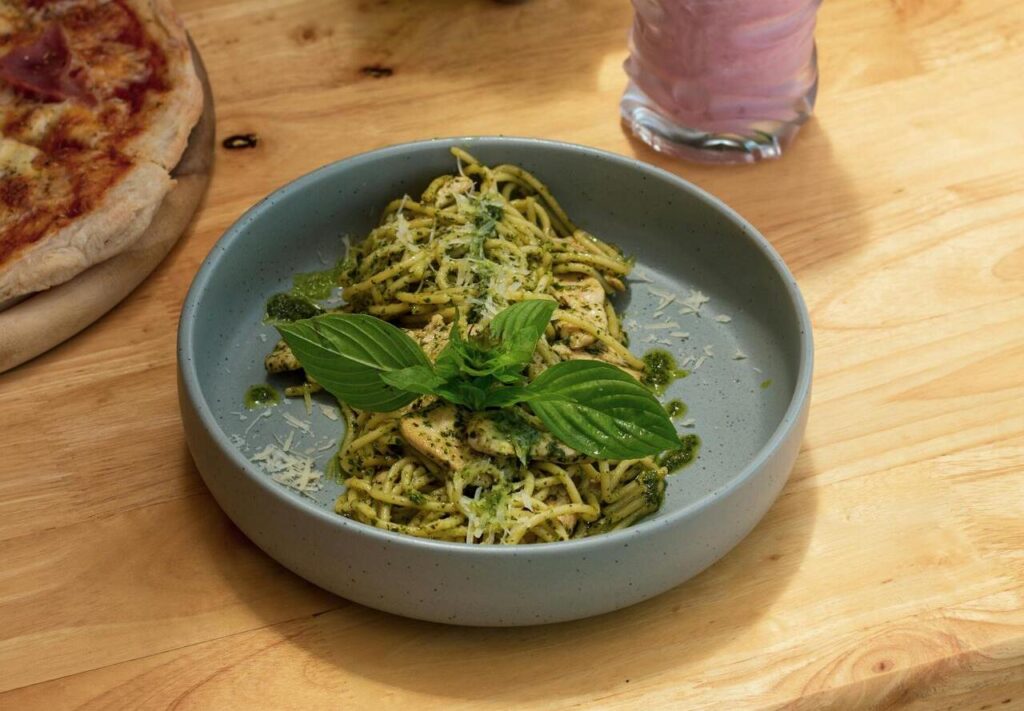 Spaghetti Aglio e Olio with Spinach