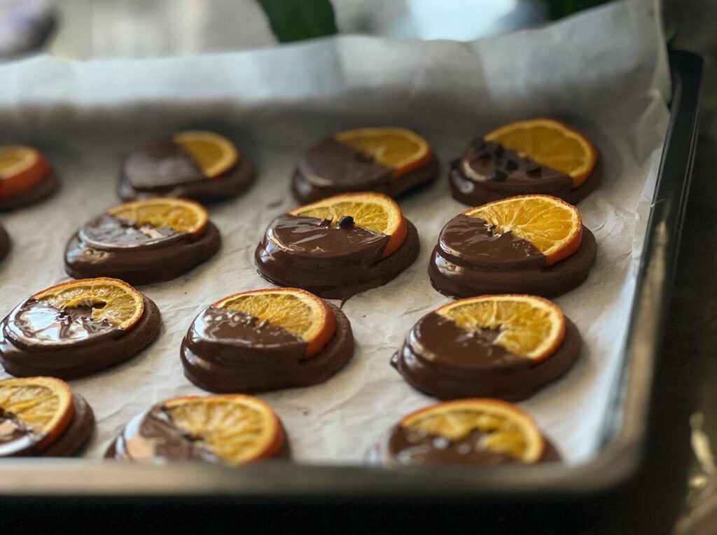 Chocolate-Dipped Orange Slices